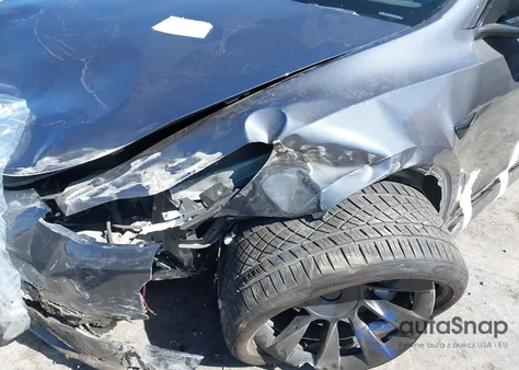 2021 Tesla Model Y Long Range Dual Motor All-Wheel Drive z USA, uszkodzony, nr VIN 5YJYGDEE4MF073681